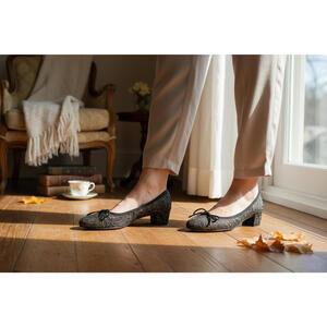 Paul Mayer Attitudes Textured Block Heel - Size 7 NIB‎ (New)